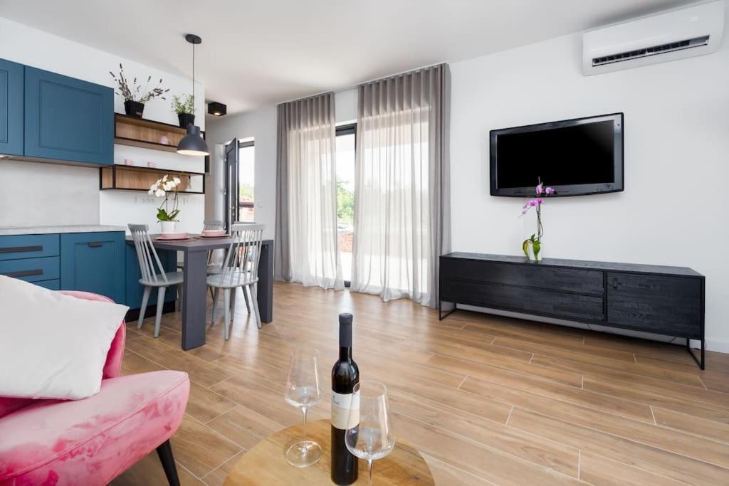Marcante - Designer, Romantic Pool View Suite Porec Esterno foto